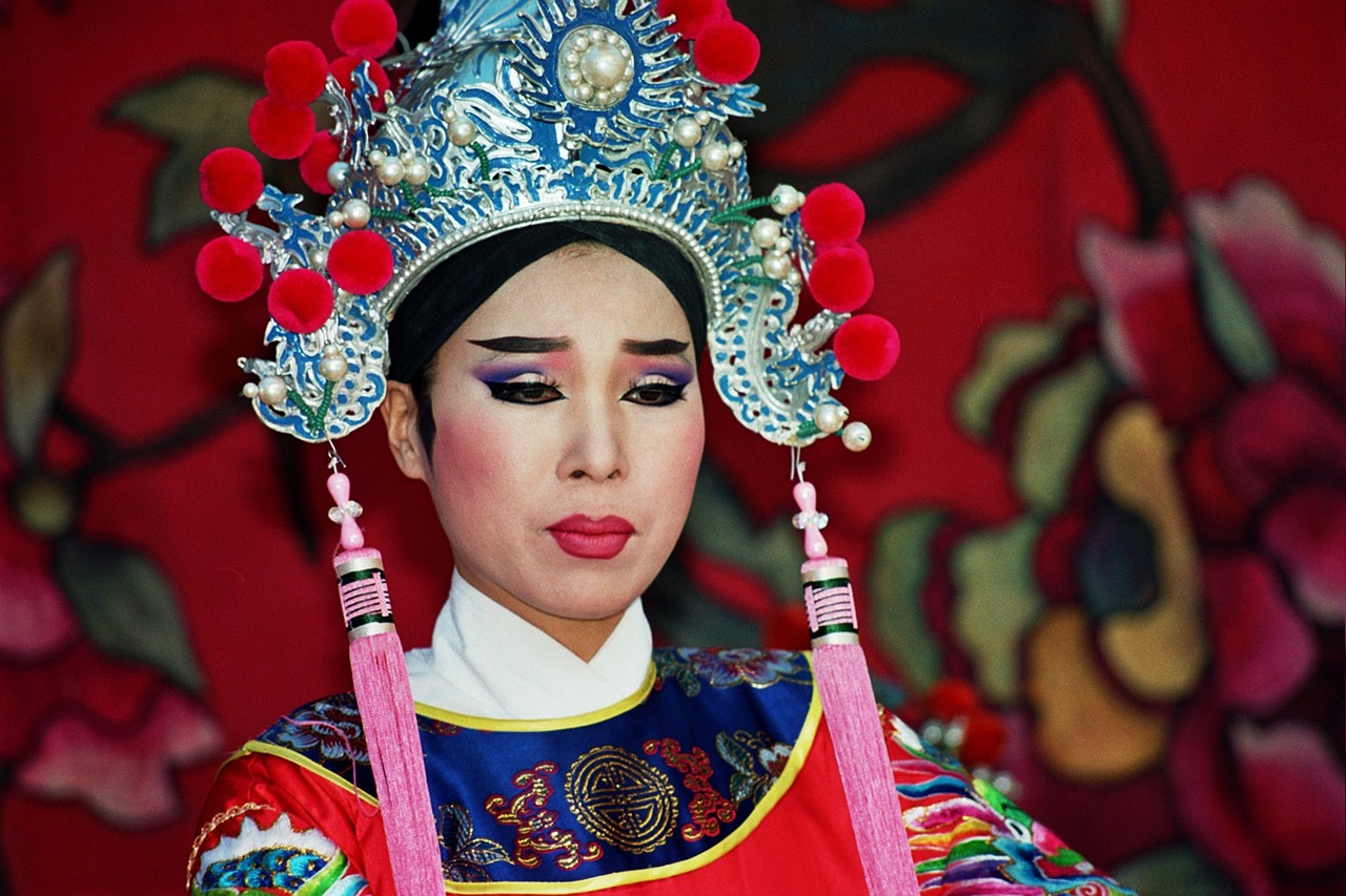 狼毒花演员魅力与演技展现，探究演员魅力的深度与演技展现